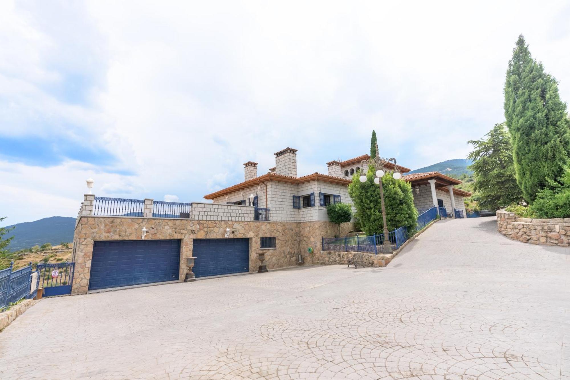 Villa Mansion Con Jacuzzi A 40 Grados, Gran Piscina Y Padel à El Tiemblo Extérieur photo