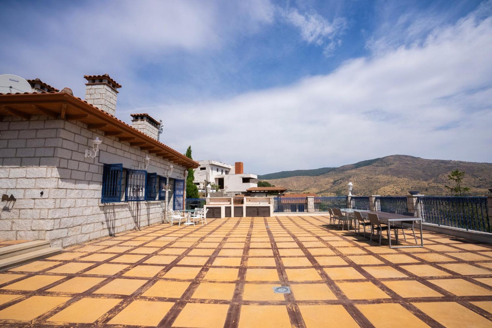 Villa Mansion Con Jacuzzi A 40 Grados, Gran Piscina Y Padel à El Tiemblo Extérieur photo
