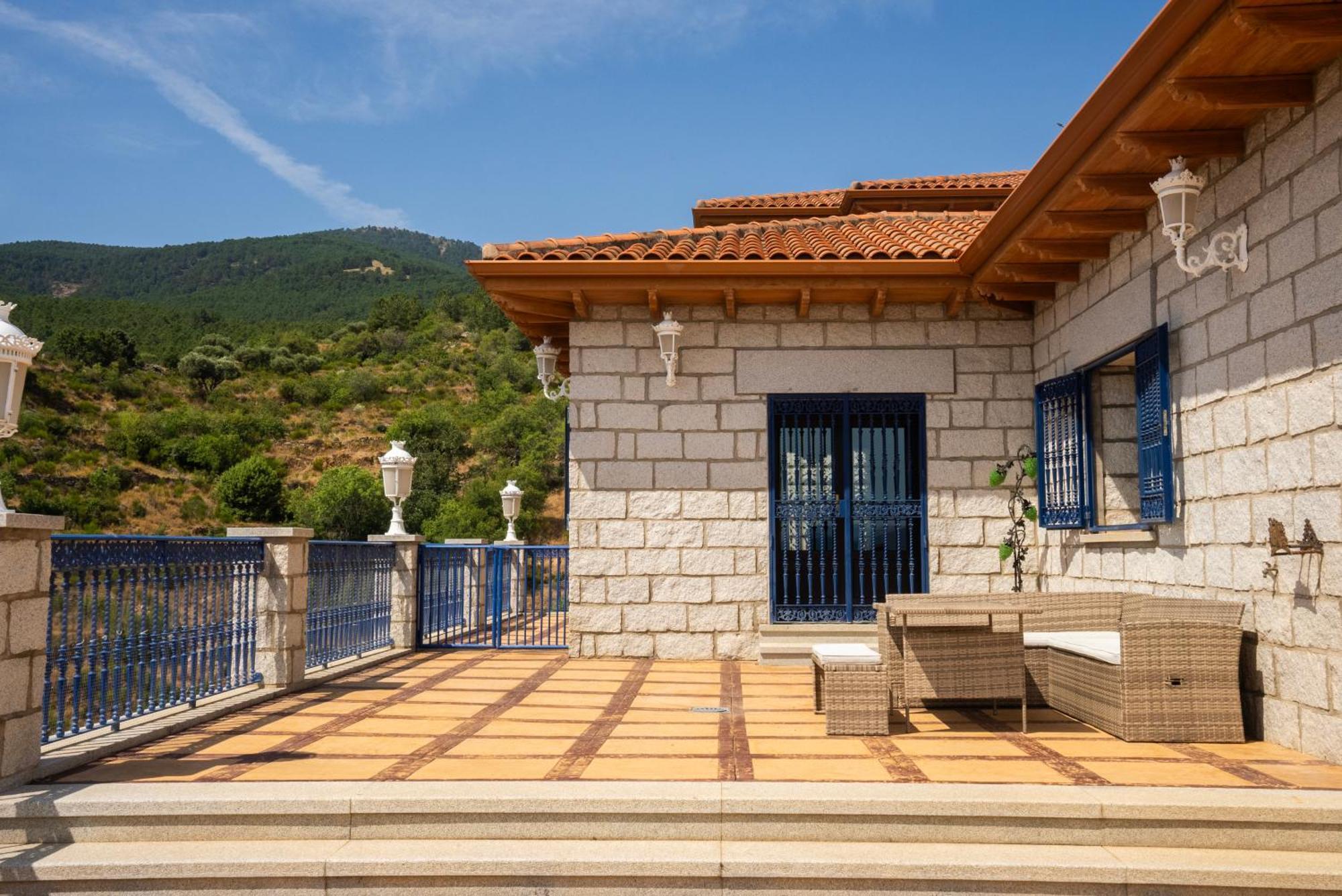 Villa Mansion Con Jacuzzi A 40 Grados, Gran Piscina Y Padel à El Tiemblo Extérieur photo