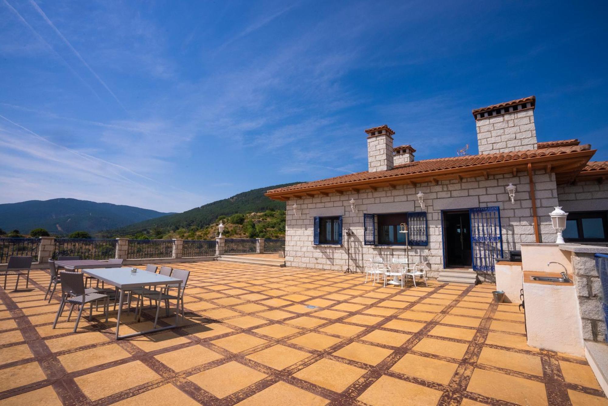 Villa Mansion Con Jacuzzi A 40 Grados, Gran Piscina Y Padel à El Tiemblo Extérieur photo