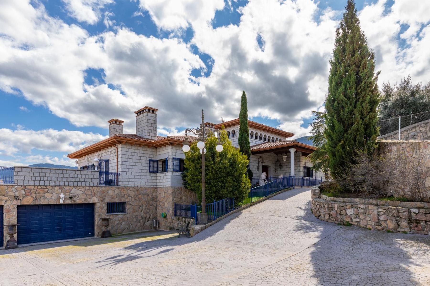 Villa Mansion Con Jacuzzi A 40 Grados, Gran Piscina Y Padel à El Tiemblo Extérieur photo