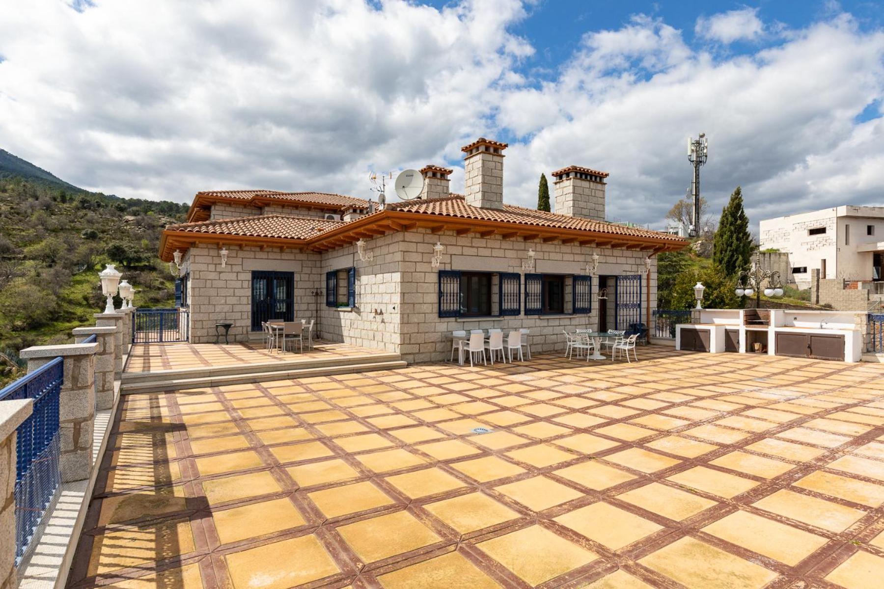 Villa Mansion Con Jacuzzi A 40 Grados, Gran Piscina Y Padel à El Tiemblo Extérieur photo