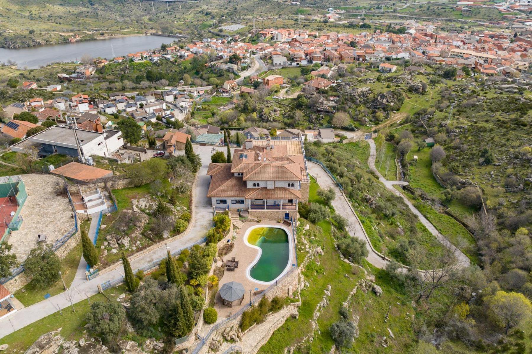Villa Mansion Con Jacuzzi A 40 Grados, Gran Piscina Y Padel à El Tiemblo Extérieur photo