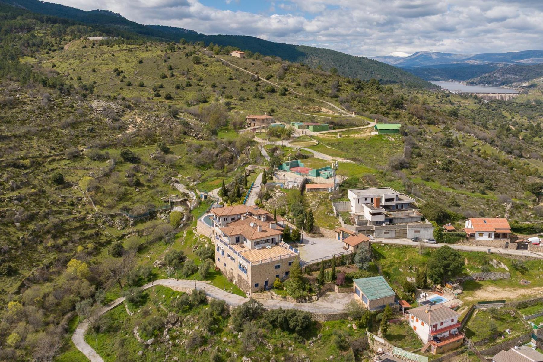 Villa Mansion Con Jacuzzi A 40 Grados, Gran Piscina Y Padel à El Tiemblo Extérieur photo